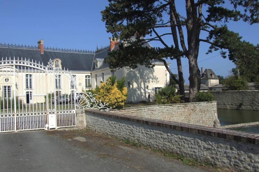 Appartement Lumineux Et Cosy Avec Jardin Vue Sur Chateau Pres Port En Bessin, Bayeux Et Omaha Beach Commes Buitenkant foto