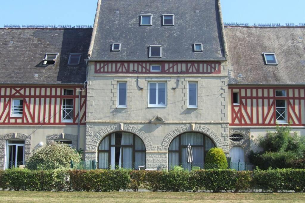 Appartement Lumineux Et Cosy Avec Jardin Vue Sur Chateau Pres Port En Bessin, Bayeux Et Omaha Beach Commes Buitenkant foto