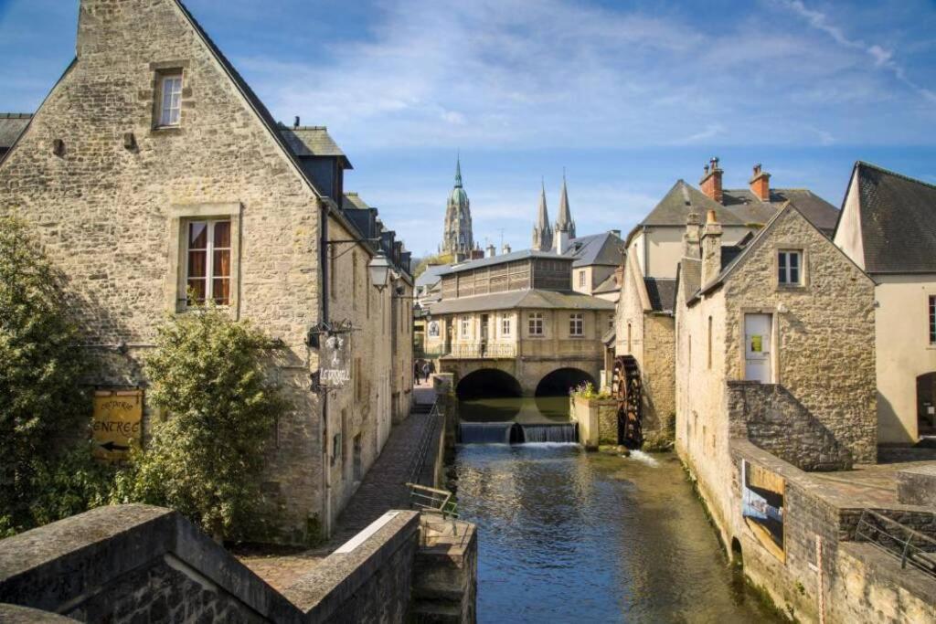 Appartement Lumineux Et Cosy Avec Jardin Vue Sur Chateau Pres Port En Bessin, Bayeux Et Omaha Beach Commes Buitenkant foto