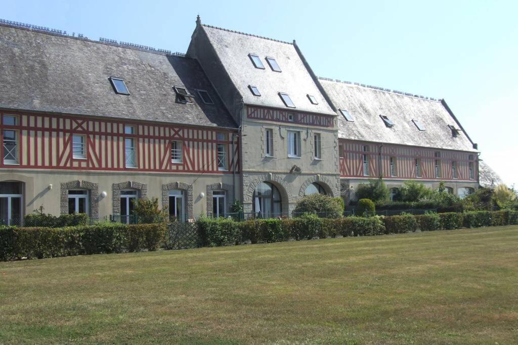 Appartement Lumineux Et Cosy Avec Jardin Vue Sur Chateau Pres Port En Bessin, Bayeux Et Omaha Beach Commes Buitenkant foto